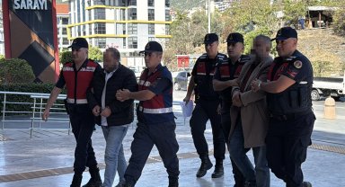 Sahte kimlikle başkasına ait 1,5 milyon avroluk arsayı satan 6 şüpheliden 5'i tutuklandı