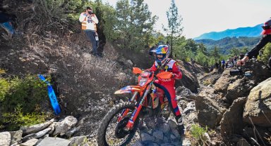 Sea To Sky Enduro Motosiklet Yarışı'nın Orman Etabı'nda lider Manuel Lettenbichler