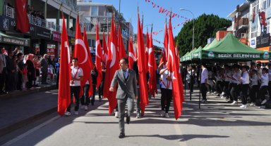 Serik'te coşkulu Cumhuriyet kutlaması