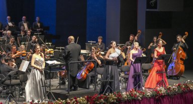 Sezonun ilk prömiyeri Yevgeni Onegin