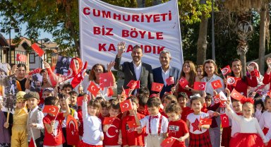 Side sokaklarında Cumhuriyet sevinci