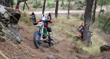 Ünlü sporcudan genç yeteneklere enduro motosiklet eğitimi