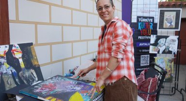 120 resmin bulunduğu dosyayı kaybeden İranlı sanatçı: Onlar çocuklarım gibiydi