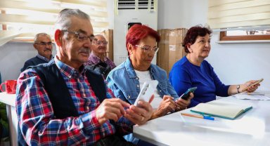 Akıllı telefon kullanımı eğitimine yoğun katılım