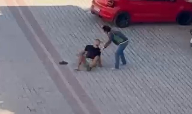 Annesiyle gönül ilişkisi olan kişiyi 22 bıçak darbesiyle öldürdü