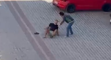 Annesiyle gönül ilişkisi olan kişiyi 22 bıçak darbesiyle öldürdü