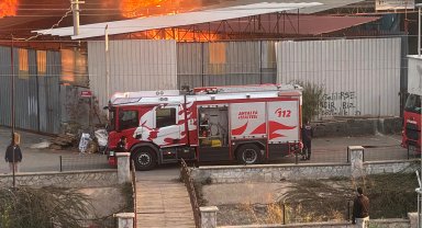 Antalya'da ahşap presleme ve üretme atölyesinde yangın