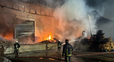 Antalya'da paketleme fabrikasında yangın