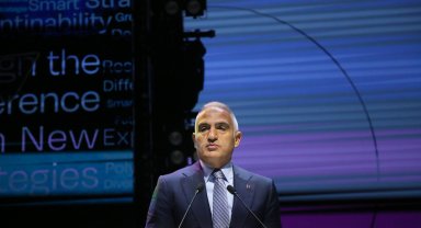 Bakan Ersoy'dan turizmde nisan-mayıs uyarısı