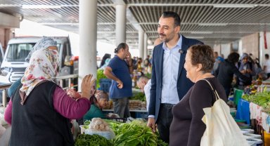 Başkan Vekili Çiçek, esnaf ve vatandaşlarla buluştu