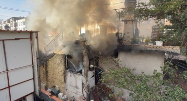 Çifti alevlerin arasından çıkardılar