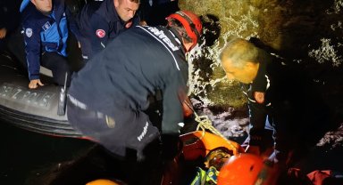 Falezlerden düştü, itfaiye ve AFAD kurtardı