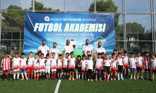 Futbol Akademisi'nde eğitimler sürüyor