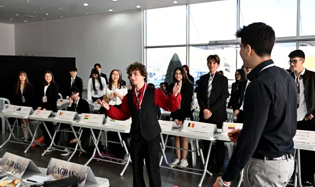 Genç delegeler ASSİM'de basın özgürlüğünü tartıştı