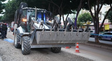 Geri manevra yapan kepçenin altında kalıp yaşamını yitirdi