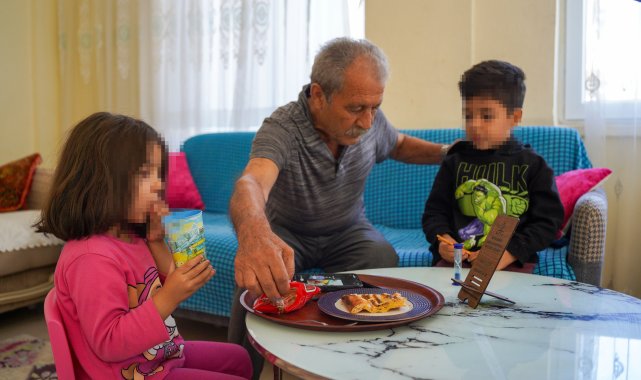 Hayatını 3 torununa adayan dedeye evden tahliye şoku