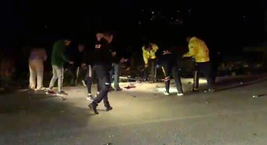 Kaza yapan motosikletin sürücüsünün dişlerini telefon ışığıyla aradılar