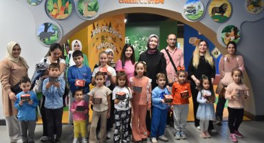 Kepez'in miniklerinden Atatürk'e sevgi dolu izler