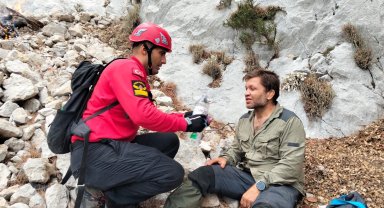 Likya Yolu'nda mahsur kaldı, 3 saatlik çalışmayla kurtarıldı