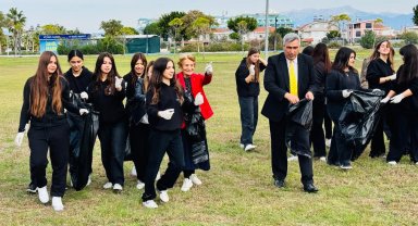 Öğrenci ve mahalleli çevre temizliği yaptı