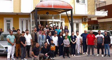 Otomobil tutkunlarından huzurevi ziyareti