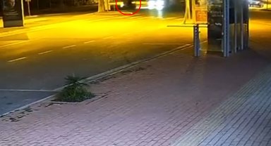 Otomobilin çarptığı motosikletli hayatını kaybetti