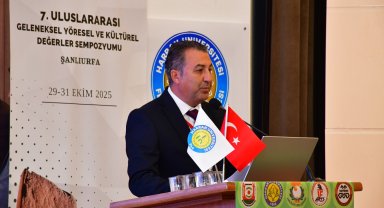 Prof. Dr. Eroğlu'na Türk Kültür ve Sanatına Katkı Ödülü