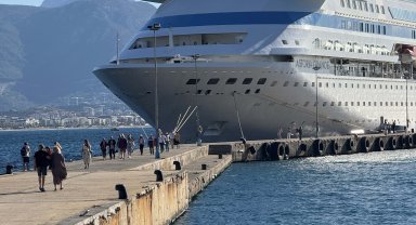 Rus turistler kruvaziyerle Alanya'da