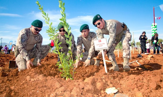 Şehitler için fidan dikim etkinliği