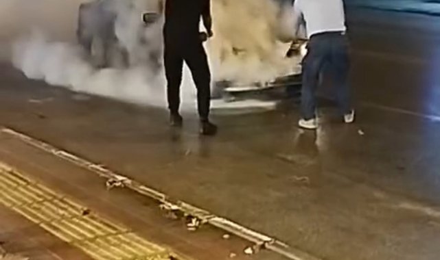 Seyir halindeki otomobil yandı