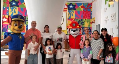 Ünlü oyunculardan Antalya tatili