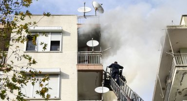 Yangın çıkan daire kullanılamaz hale geldi