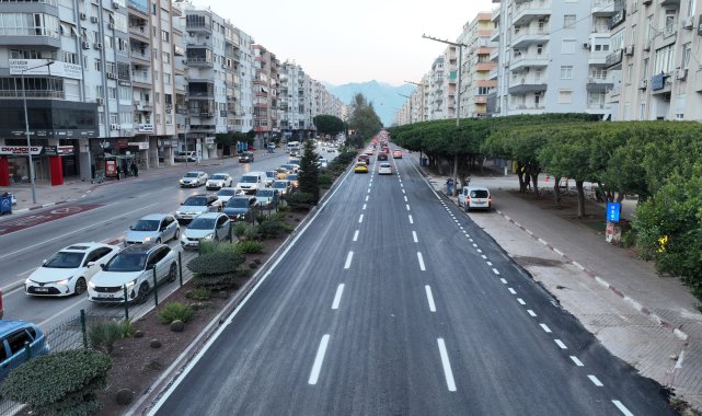 24 saatte asfalt söküldü, yeni asfalt serildi