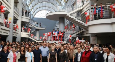 Akdeniz Üniversitesi Hastanesi'nde yeni yıl coşkusu