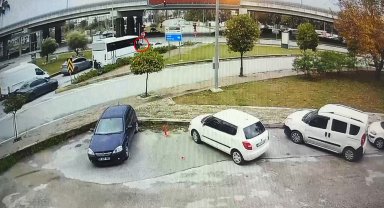 Ambulansa yol vermek isterken kaza yaptı: 4 yaralı
