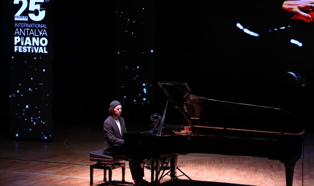 Antalya Piyano Festivali'nde Büyükyıldırım rüzgarı