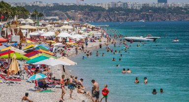 Antalya tatilini Ruslar 'sıcak', Almanlar 'serin' havada tercih etti