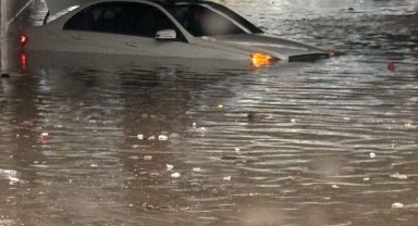 Antalya ve ilçelerinde sağanak etkili oldu