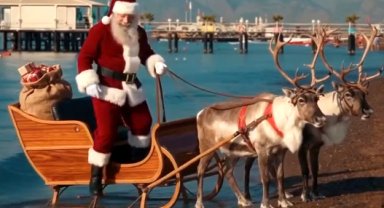 Antalya'da Noel Baba'nın yapay zeka görselleri ve figürlerine ilgi