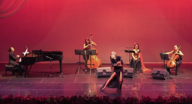 Antalya'da tutkunun dansı