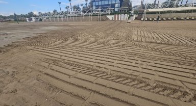 Caretta yuvası kumullar, iş makinesiyle ezildi