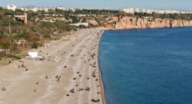 Doğu'da kar, Antalya'da yazdan kalma sıcaklık
