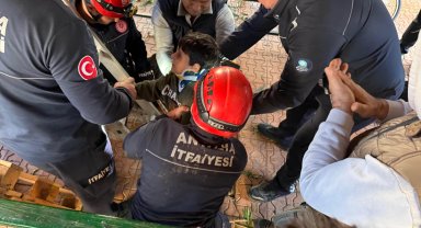 Foseptiğe düşen 6 yaşındaki Eyüp kurtarıldı, annesi çalışmaları gözyaşlarıyla izledi