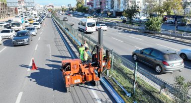 Gazi Bulvarı'nda otokorkuluk çalışması
