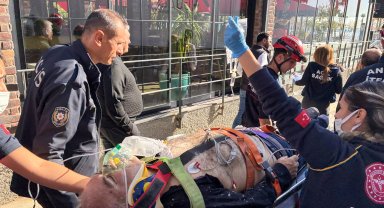 İnşaatın 5'inci katından 2'nci kata düşen işçi, iş makinesiyle indirildi