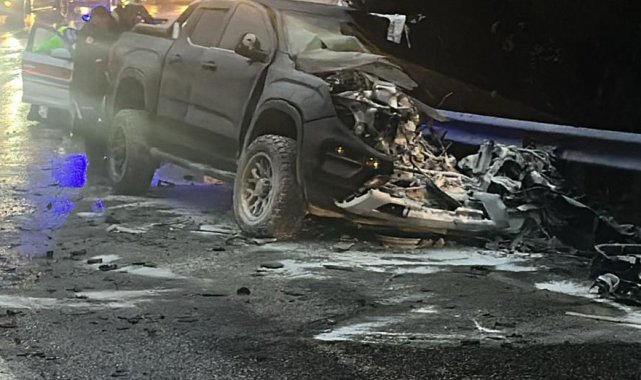 Kamyonet ile TIR çarpıştı: 2 yaralı