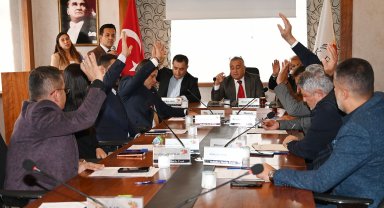 Kemer Belediyesi'nde yılın son meclisi yapıldı