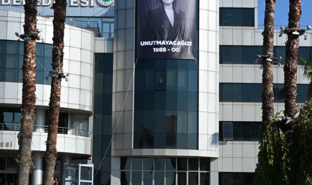 Kepez Belediyesi'nden Şehzadeler Belediye Başkanı Gülşah Durbay'a vefa