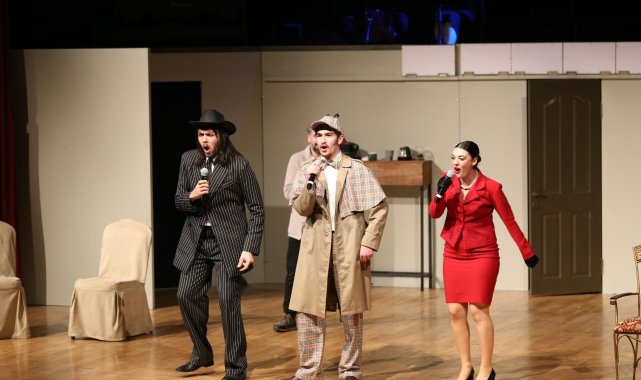 Kepez Kent Tiyatrosu'na 'Medyum' ile en iyi komedi oyunu ödülü