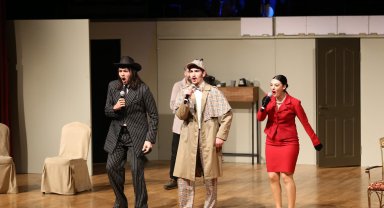 Kepez Kent Tiyatrosu'na 'Medyum' ile en iyi komedi oyunu ödülü